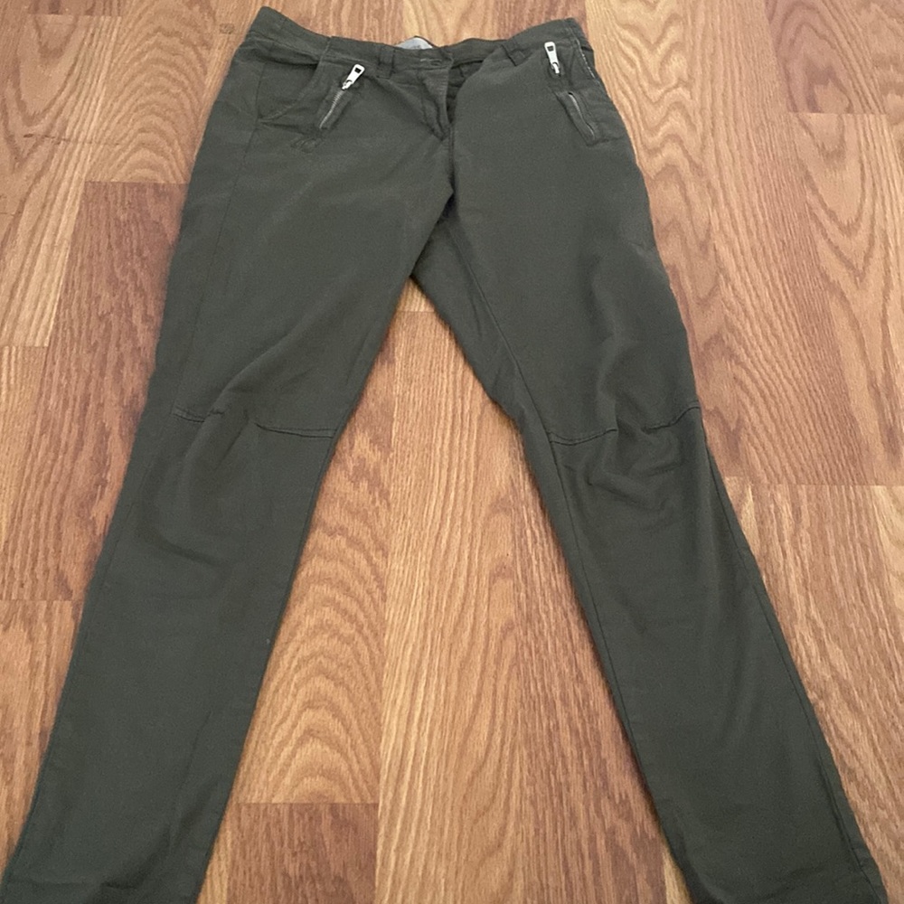 Skinny cargo green pants